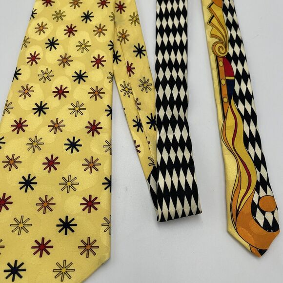 Vintage 90s V2 Versace Men's Harlequin Yellow Starburst Neck Tie 58" x 3.75" - Picture 6 of 6